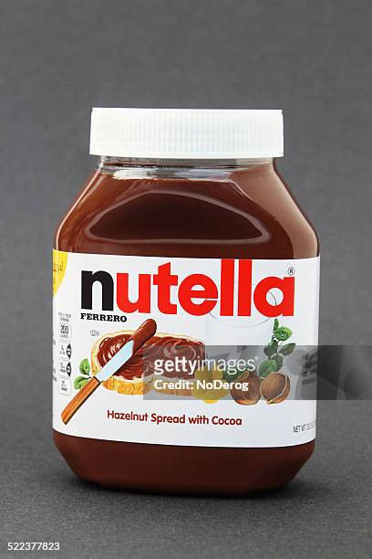 nutella hazelnut and cocoa spread - nutella stockfoto's en -beelden