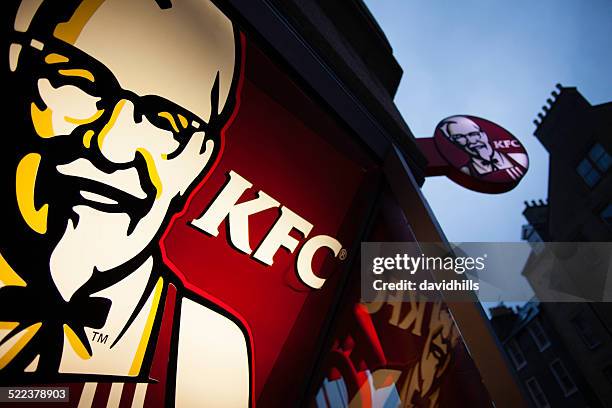 colonel sanders y kfc - kentucky fried chicken fotografías e imágenes de stock