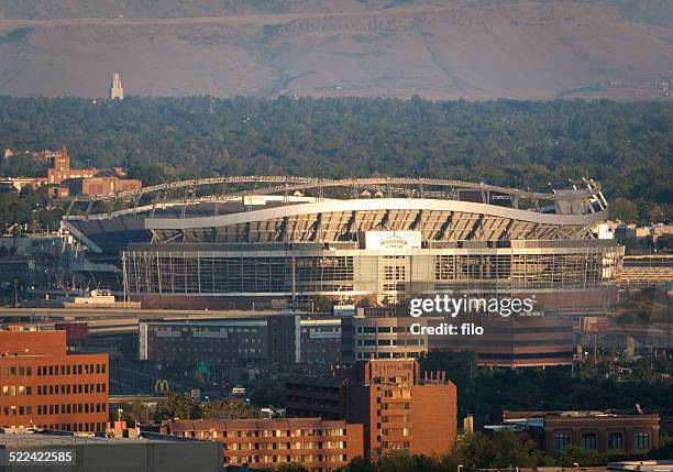 invesco field - footballstadion empower field at mile high stockfoto's en -beelden