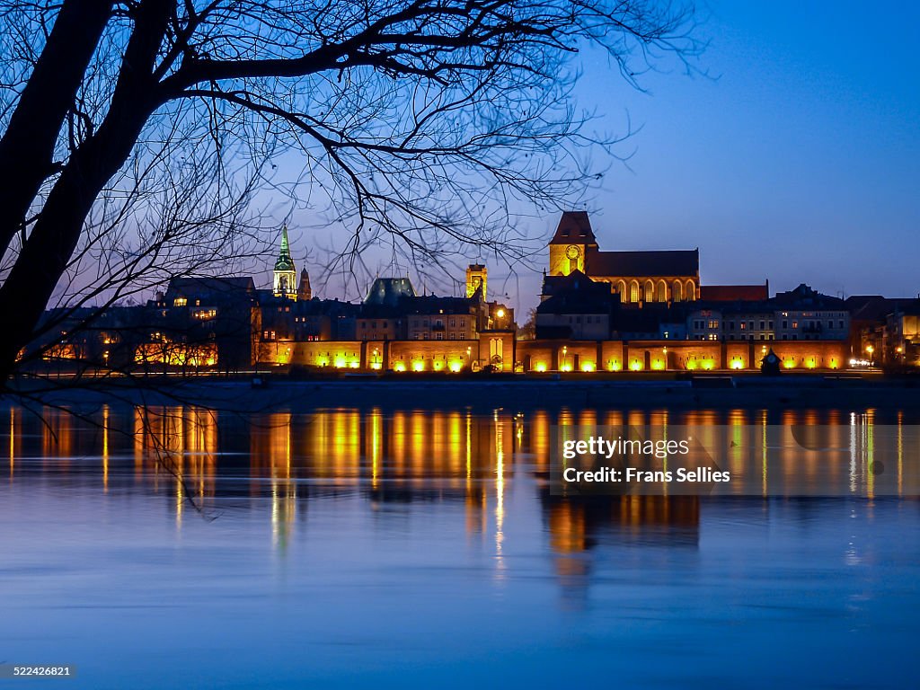 Torun Rzeka Torun On The Vistula River In Poland Foto de stock - Getty Images