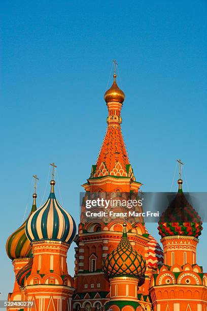 saint basil's cathedral and the red square - orthodox saint basil day stock pictures, royalty-free photos & images