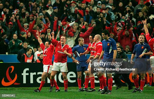 The Welsh players celebrate victory at the end of the game during the RBS Six Nations match between France and Wales at Stade de France on February...