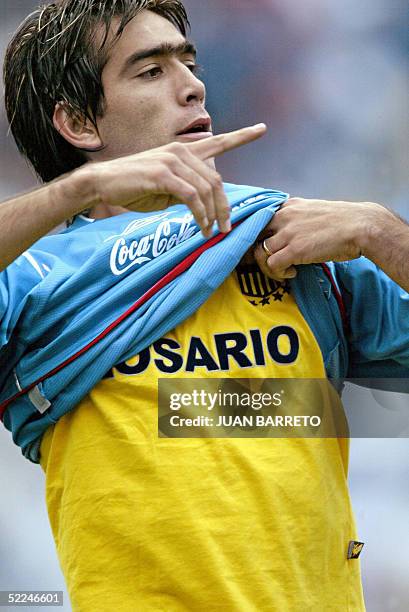 El argentino Cesar Delgado de Cruz Azul celebra un gol frente a Pumas, en el partido de la 7a. Semana del Torneo Clausura de la Liga mexicana, el 26...