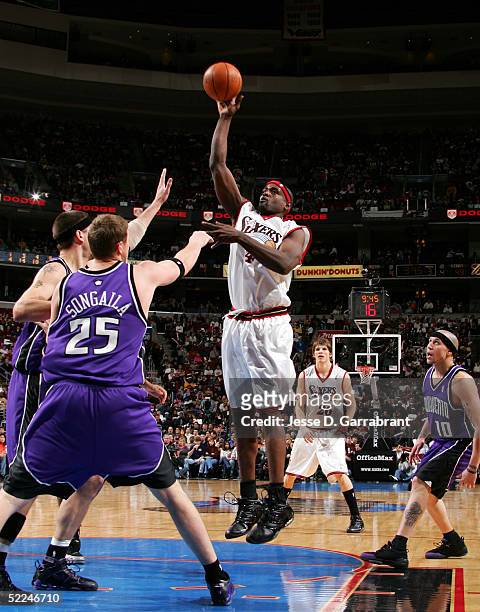 Chris Webber of the Philadelphia 76ers takes a shot against Darius Songaila of the Sacramento Kings on February 26, 2005 at the Wachovia Center in...
