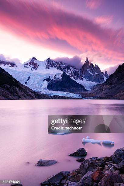 laguna torre and cerro torre at sunset, patagonia, argentina - patagonia argentina stock pictures, royalty-free photos & images