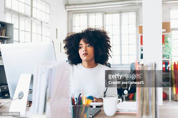 depressed young woman using computer at the office - smart fashion stockfoto's en -beelden