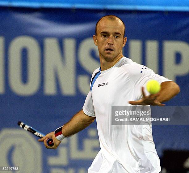 Ivan Ljubicic of Croitia returns to his opponent Roger Federer, the Swiss world number one, during their ATP final match in Dubai 27 February 2005....