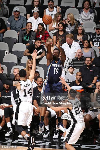 Hairston of the Memphis Grizzlies shoots the ball during the game against the San Antonio Spurs in Game Two of the Western Conference Quarterfinals...