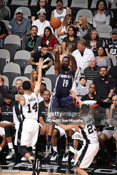 Hairston of the Memphis Grizzlies shoots the ball during the game against the San Antonio Spurs in Game Two of the Western Conference Quarterfinals...