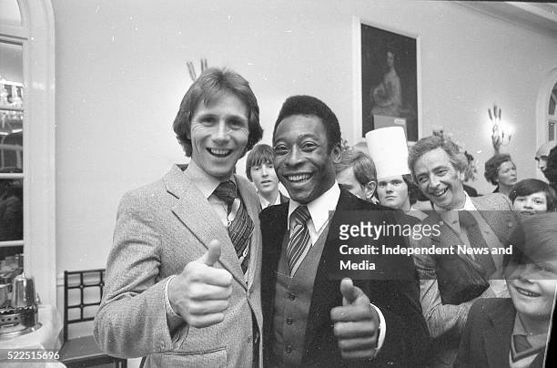 Pele pictured with athlete Eamonn Coghlan in Royal Hibernian hotel, Dublin. Circa May 1979. .