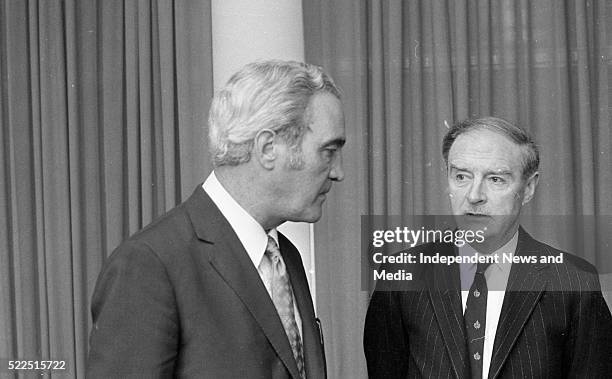 Taniaste Elect Mr. Brendan Corish and Taoiseach Elect Mr. Liam Cosgrave at Dublin Airport, prior to their departure for London. . . 373-154.