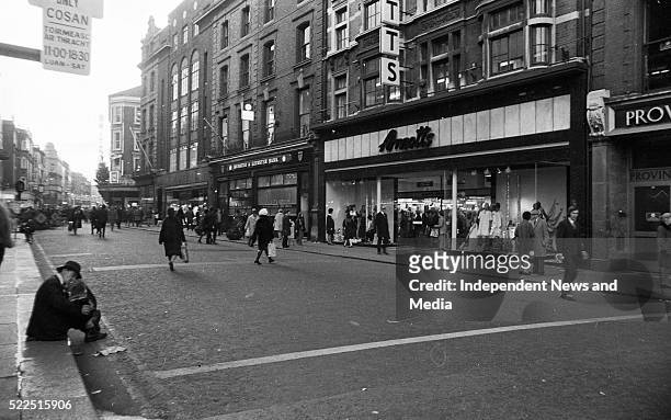 Street scene circa 1972. Visible is 'Arnotts'. . 372223.