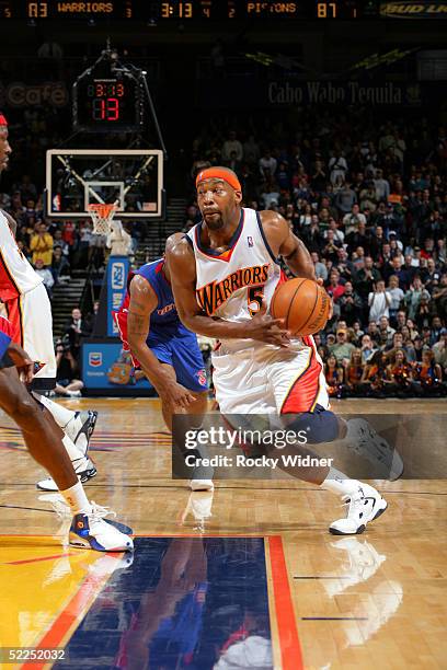 Baron Davis of the Golden State Warriors drives against the Detroit Pistons February 27, 2005 at the Arena in Oakland, California. NOTE TO USER: User...