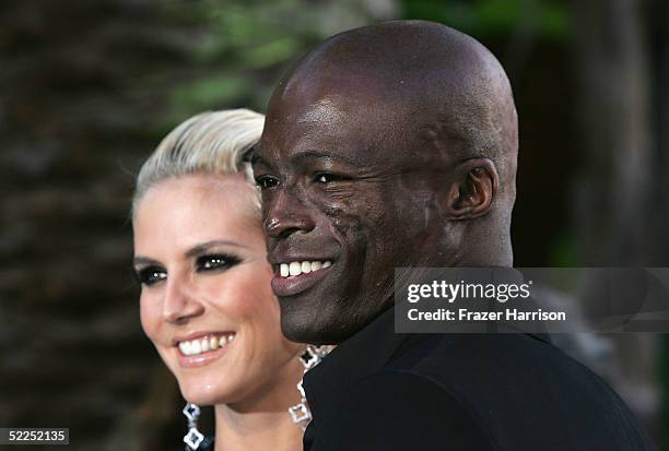 Model Heidi Klum and fiance, musician Seal, arrive at the Vanity Fair Oscar Party at Mortons on February 27, 2005 in West Hollywood, California.