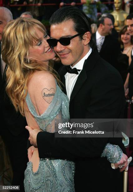 Actors Melanie Griffith and husband Antonio Banderas arrive at the 77th Annual Academy Awards at the Kodak Theater on February 27, 2005 in Hollywood,...