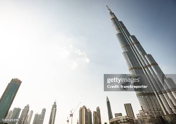 skyline von dubai - burj khalifa stock-fotos und bilder