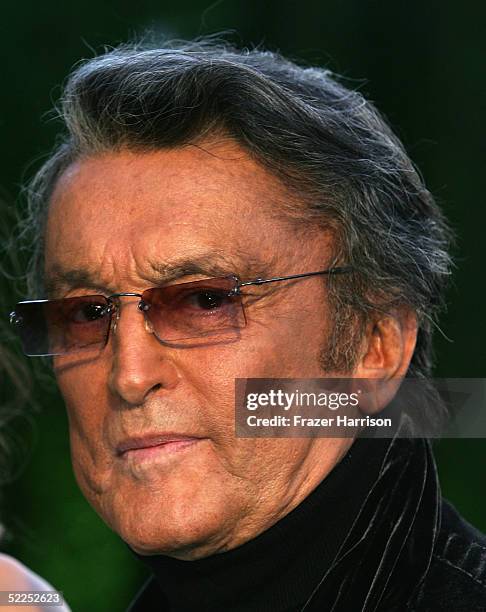Producer Robert Evans arrives at the Vanity Fair Oscar Party at Mortons on February 27, 2005 in West Hollywood, California.