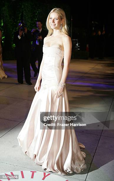 Actress Gwyneth Paltrow arrives at the Vanity Fair Oscar Party at Mortons on February 27, 2005 in West Hollywood, California.