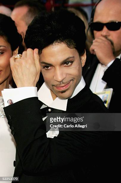 Musician Prince arrives at the 77th Annual Academy Awards at the Kodak Theater on February 27, 2005 in Hollywood, California.