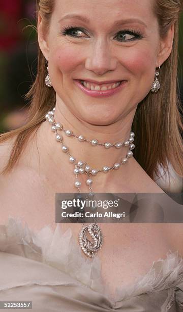 Actress Laura Linney arrives at the 77th Annual Academy Awards at the Kodak Theater on February 27, 2005 in Hollywood, California.