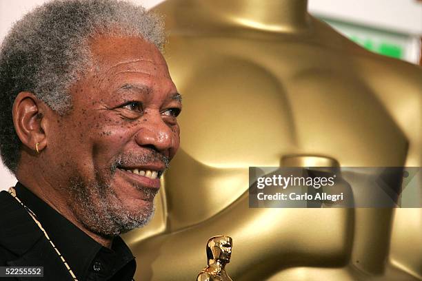 Actor Morgan Freeman poses with his "Best Actor in a Supporting Role" award for his performance in "Million Dollar Baby" backstage during the 77th...