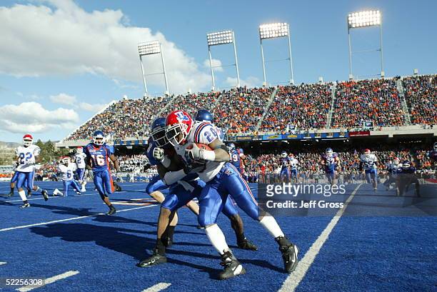 Running back Ryan Moats of the Louisiana Tech Bulldogs runs upfield against the Boise State Broncos at Bronco Stadium on November 20, 2004 in Boise,...