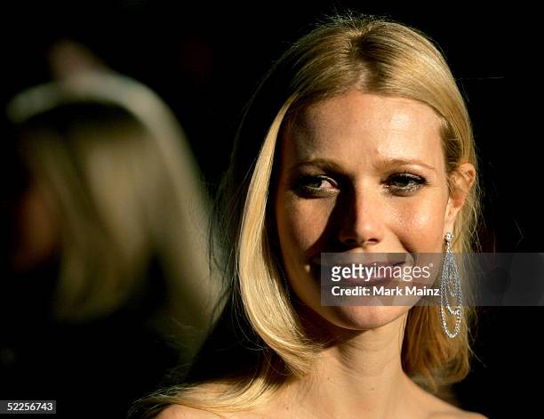 Actress Gwyneth Paltrow arrives at the Vanity Fair Oscar Party at Mortons on February 27, 2005 in West Hollywood, California.