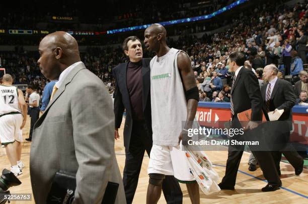 Head coach Kevin McHale of the Minnesota Timberwolves talks to Kevin Garnett after the game against the New Jersey Nets on February 15, 2005 at the...