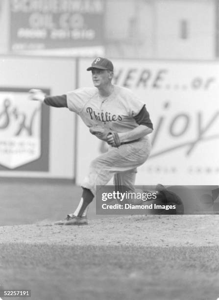 Pitcher Jim Bunning of the Philadelphia Phillies delivers a pitch during a 1966 game against the Cincinnati Reds at Crosley Field in Cincinnati, Ohio.