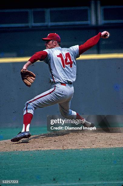 Pitcher Jim Bunning of the Philadelphia Phillies pitches during a 1970 season game against the Cincinnati Reds at Riverfront Stadium in Cincinnati,...