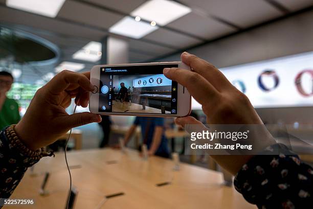 Chinese customer is trying out an iPhone SE in an Apple store located on Huaihai road. In China, Apple booked 3.4 million pre-orders for the iPhone...