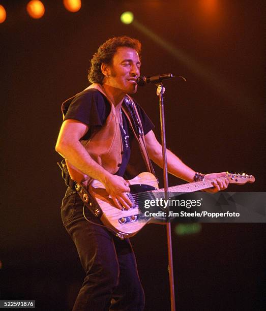 Bruce Springsteen 1992 258 Bruce Springsteen Performs At Wembley Stock Photos, High-Res ...