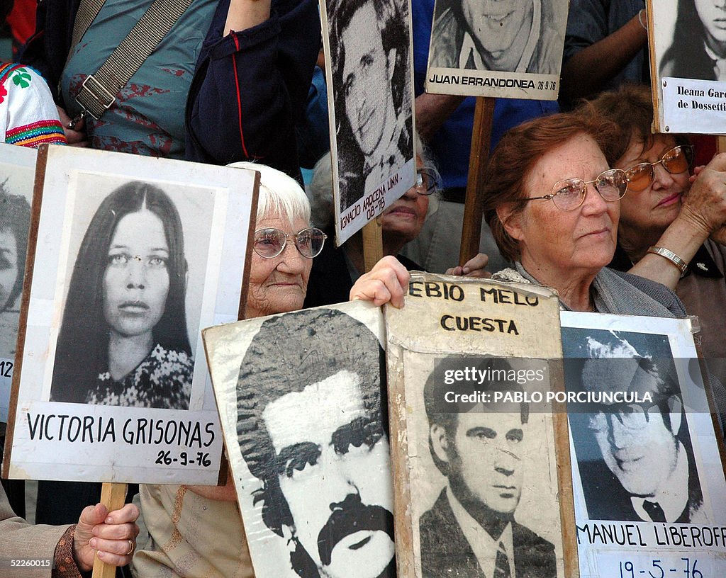 A group of mothers and relatives of disa