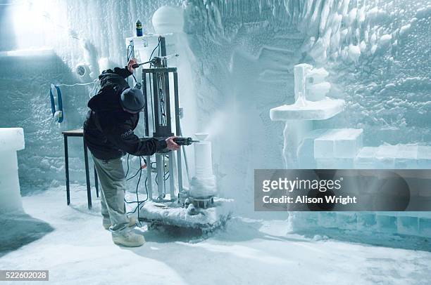 man sculpting ice at ice museum in chena hot springs - isskulptur bildbanksfoton och bilder