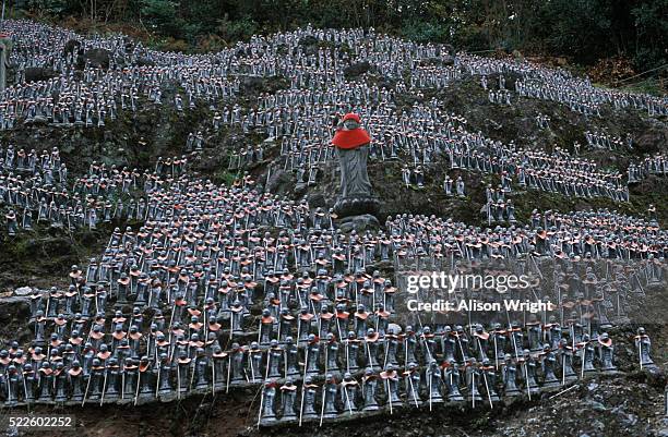 statues at miniature shikoku pilgrimage - pilgrimage fotografías e imágenes de stock