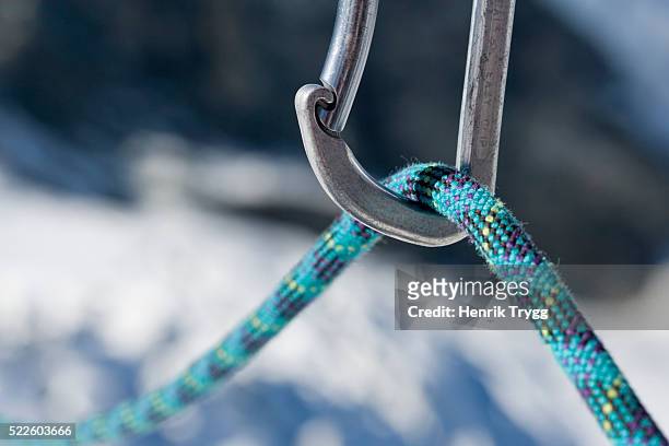 carabiner and climbing rope - safety stock-fotos und bilder
