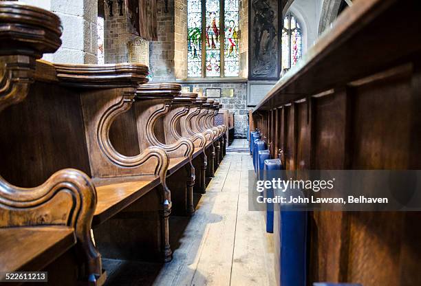 church pews and kneelers - st nicholas cathedral stock-fotos und bilder