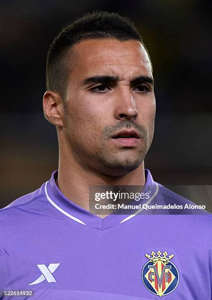 Sergio Asenjo of Villarreal looks on prior to the UEFA Europa League Quarter Final first leg match between Villarreal CF and Sparta Prague at El...