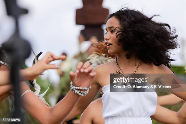 dancer at the fiesta de la lengua - polynesia stock pictures, royalty-free photos & images