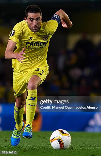 Bruno Soriano of Villarreal runs with the ball during the UEFA Europa League Quarter Final first leg match between Villarreal CF and Sparta Prague at...