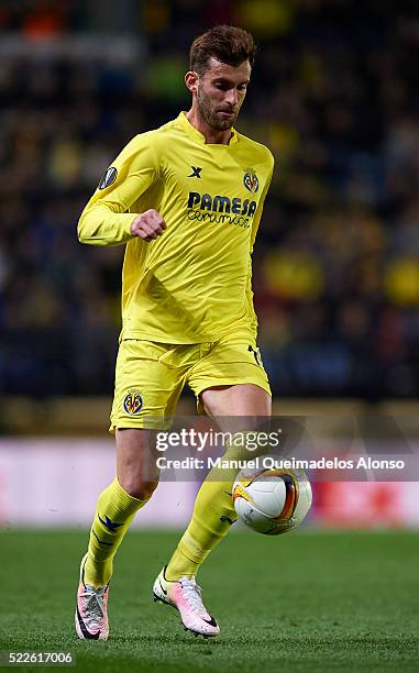 Leo Baptistato of Villarreal runs with the ball during the UEFA Europa League Quarter Final first leg match between Villarreal CF and Sparta Prague...