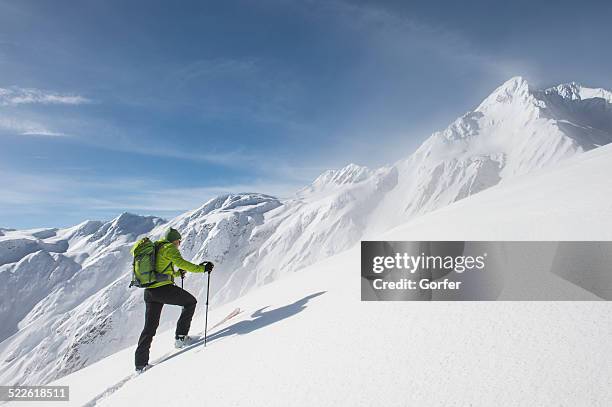sci fuori pista - scialpinismo foto e immagini stock
