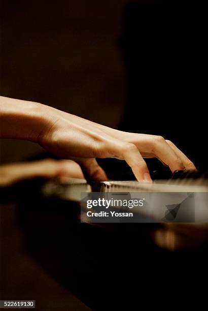 woman playing piano - pianist stockfoto's en -beelden