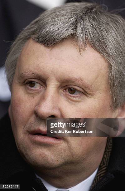 Paul Sturrock the Sheffield Wednesday manager looks on during the Coca-Cola League One match between Brentford and Sheffield Wednesday at Griffin...