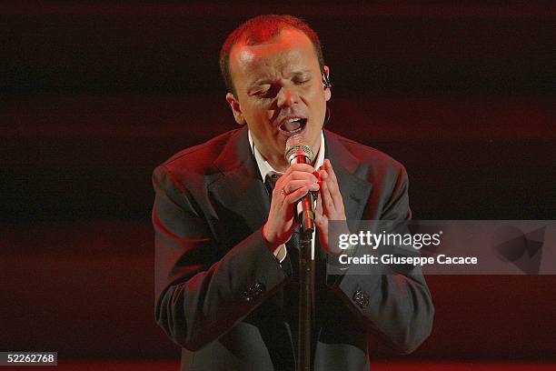 Italian singer Gigi D'alessio performs at the first day of the San Remo Festival at the Ariston Theatre on March 1, 2005 in San Remo, Italy. The...