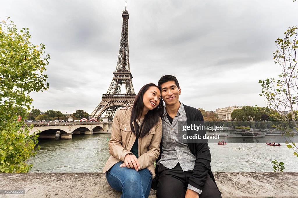 Paris romantique Couple asiatique vacances