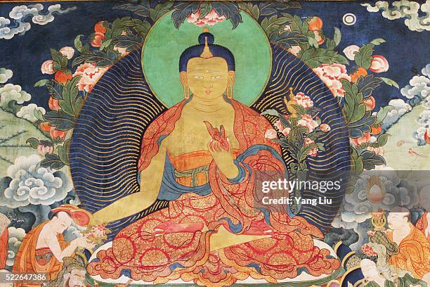 painting of the buddha at jokhang temple - tibetansk buddhism bildbanksfoton och bilder