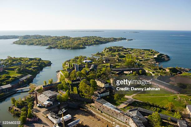 suomenlinna sea fortress in helsinki - finnland stock-fotos und bilder