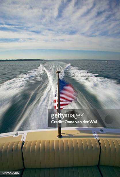 motorboat flying american flag on stern - akter bildbanksfoton och bilder