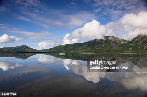 mountains of kamchatka - russian far east fotografías e imágenes de stock